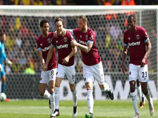 Năm 1900 - CLB chính thức thành lập với tên gọi là West Ham United