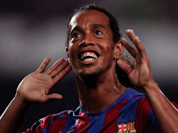 Cầu thủ đá phạt hay nhất thế giới - Ronaldinho