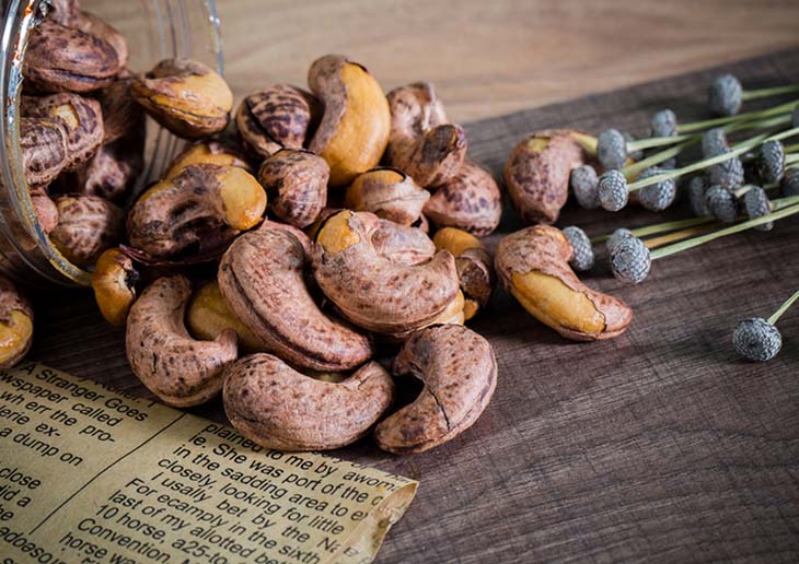 Ngủ mơ thấy hạt điều: Dấu hiệu tiền bạc hay tai họa?