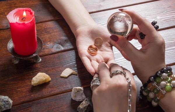 Ngủ mơ thấy đi xem bói phản ánh nỗi lo hay vận may?