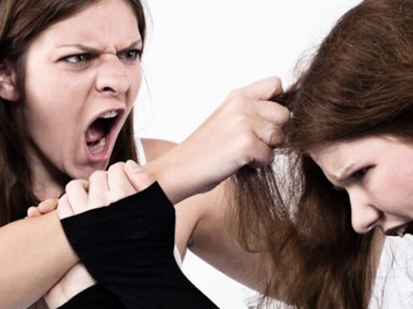 Nằm mơ thấy bị đánh ghen là điềm gì, nhắc nhở gì?