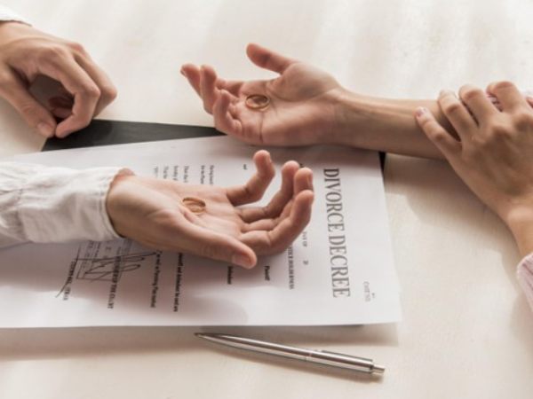 Giải mã ý nghĩa giấc mơ thấy ly hôn dưới góc nhìn tâm lý học