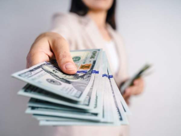 Nằm mơ thấy có người cho tiền mình, có phải dấu hiệu tốt?