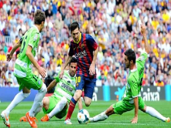 Cách rê bóng dính chân bí quyết để rê bóng như Messi Cách rê bóng dính chân bí quyết để rê bóng như Messi