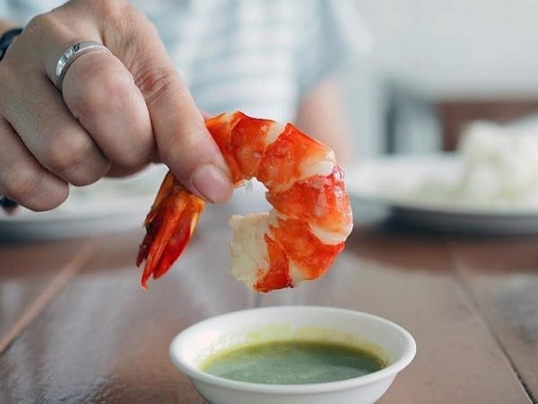 Nằm mơ thấy ăn tôm có ý nghĩa gì, con số may liên quan