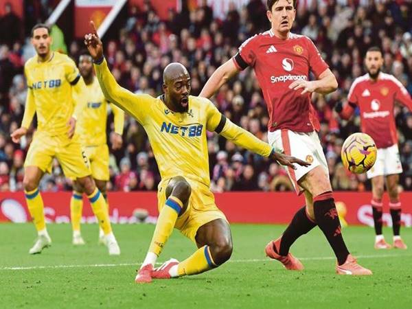 Tin chuyển nhượng: Crystal Palace sẵn sàng bán Mateta cho MU