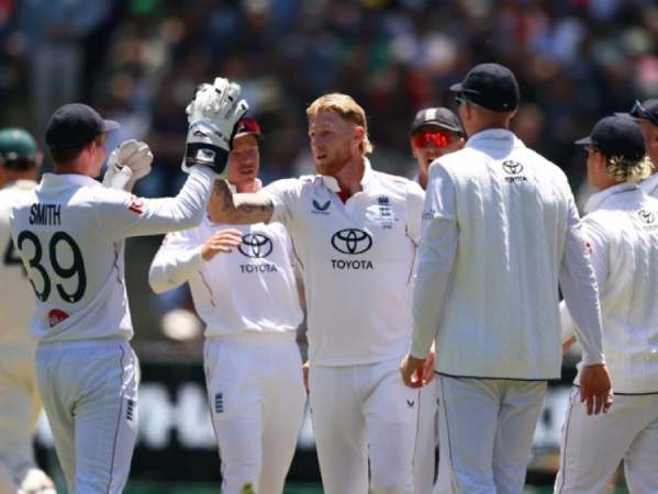 Cricket: England đánh bại Australia với 4 bàn đầy bất ngờ