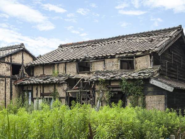 Chiêm bao thấy nhà hoang bị sập