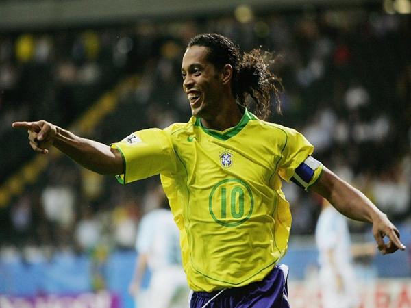 Số áo Ronaldinho tại đội tuyển Brazil