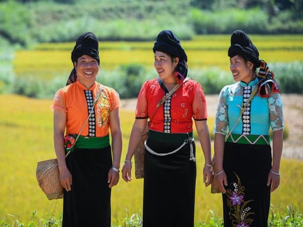 Ngủ mê thấy người dân tộc trong không gian xa lạ