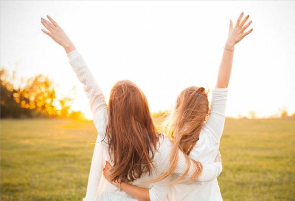 Chuyên gia giải mã: Nằm mơ thấy bạn bè là điềm gì?