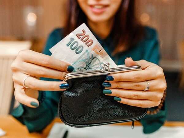 Giải mã chi tiết các trường hợp mơ thấy mẹ cho tiền